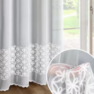Dekoracja okienna biała z gładkiej tkaniny zdobiona pasem aplikacji w kwiaty 140x250 cm przelotka - LIWIA - EVA MINGE