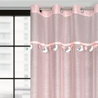 Firana różowa z etaminy zdobiona taśmą dekoracyjną z trójwymiarowymi księżycami 140x250 cm przelotka MOON