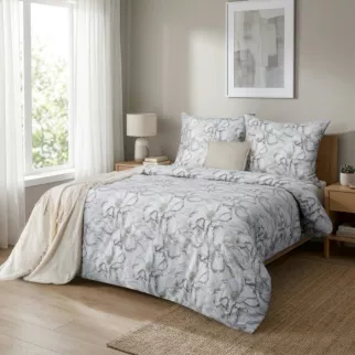 Pościel satynowa 160x200 cm komplet 3 częściowy kolor kremowy, jasnoszary  zdobiona nadrukiem kwiatów - LISA