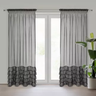 Firana czarna z etaminy zdobiona falbanami i lśniącym pasem kryształków 140x270 cm taśma CARLI