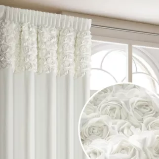 Zasłona kremowa z welwetu zdobiona aplikacją 3D róż 140x270 cm taśma - ROSES Eva Minge