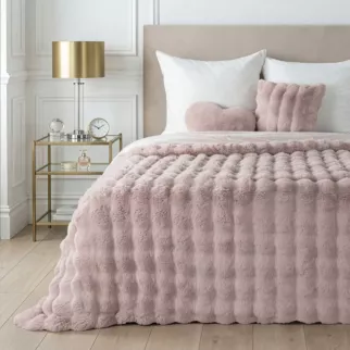 Koc 200x220 cm pudrowy z miękkiej tkaniny futerkowej z efektem 3D LILY