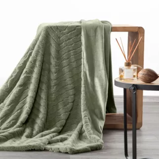 Koc 150x200 cm oliwkowy, z miękkiej tkaniny futerkowej z efektem 3D KATE