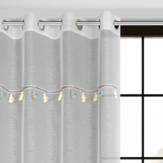 Firana kremowa z etaminy zdobiona taśmą dekoracyjną z wiszącymi trójwymiarowymi słonikami 140x250 cm przelotka KIDS