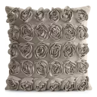 Poszewka na poduszkę 45 x 45 cm z welwetu kolor beżowy zdobiona 3D aplikacją róż ROSES Eva Minge