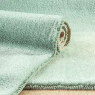 Dywanik dekoracyjny MARCELO  o strukturze miękkiego futerka