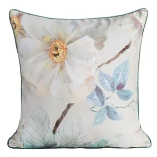Poszewka na poduszkę 60x60 cm welwetowa błękitna, jasnobeżowa z malarskim nadrukiem wiosennych kwiatów i wypustką na brzegach ALINE