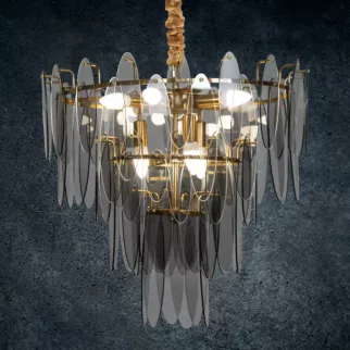 Lampa wisząca do salonu transparentno, złota MARLA ze szklanymi zawieszkami z dymionego szkła, z regulacją wysokości