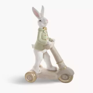 Wielkanocna figurka dekoracyjna uroczego zajączka na hulajnodze w miętowo, beżowej kolorystyce
