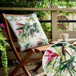 Poszewka na poduszkę 45x45 cm z tkaniny wodoodpornej biało, zielona idealna na taras oraz balkon zdobina wzorem kwiatowym GARDEN