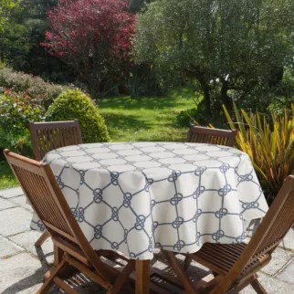Obrus okrągły biało, garnatowy średnica 150 cm wodoodporny GARDEN na taras oraz balkon w stylu marynistycznym