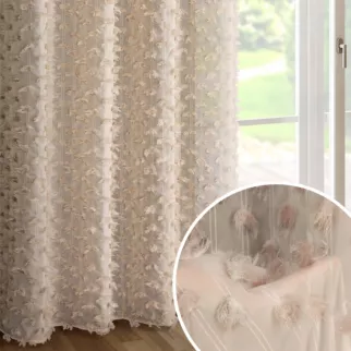 Zasłona beżowa zdobiona pomponami z szyfonu 135x250 przelotka - AURELIA - Eva Minge