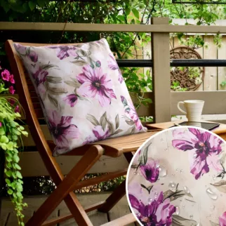 Poszewka na poduszkę 45x45 cm z tkaniny wodoodpornej kremowo, różowa idealna na taras oraz balkon zdobiona wzorem kwiatowym GARDEN