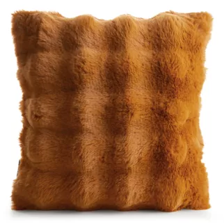 Poszewka na poduszkę 45x45 cm z futerka kolor miodowy zdobiona efektem 3D LILY