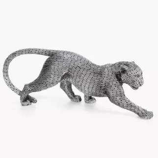 Figurka srebrna w kształcie geparda z metaliczną geometryczną strukturą 34x8x12 cm ZURI