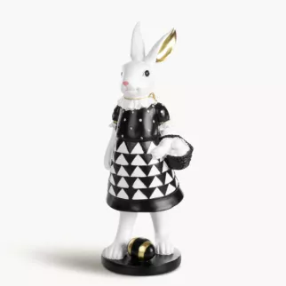 Wielkanocna figurka zajączka w uroczej sukience