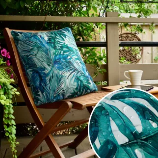 Poszewka na poduszkę 45x45 cm z tkaniny wodoodpornej niebiesko, turkusowa idealna na taras oraz balkon z nadrukiem egzotycznych liści GARDEN