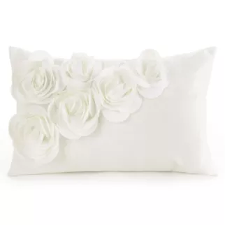 Poszewka na poduszkę 30 x 50 cm z welwetu kolor kremowy zdobiona w róże 3D