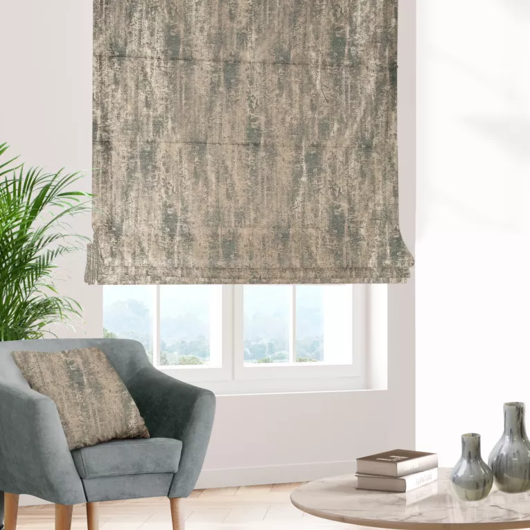 Roleta rzymska BEATRIZ popielato złocista ekskluzywna z szenilowej tkaniny pokrytej połyskliwym nadrukiem Italissima Eva Minge