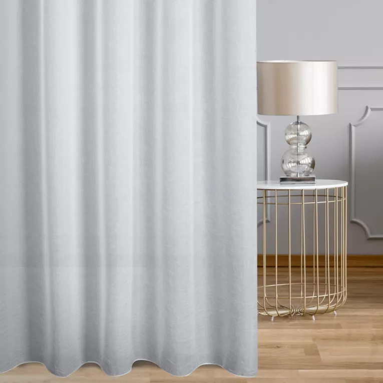 Firana szyta na taśmie 5 cm biała z lekkiej i delikatnej matowej kreszowanej krepy, wykończona obciążnikiem