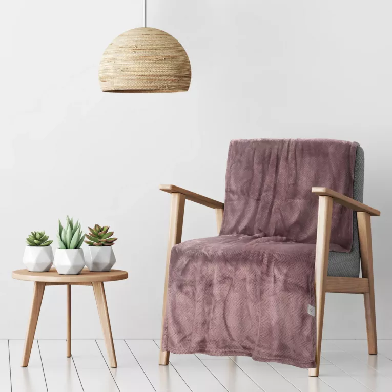 Narzuta na fotel-koc 70x160 cm wrzosowa miękka w dotyku z wytłaczanym wzorem jodełki CINDY 5 Design 91