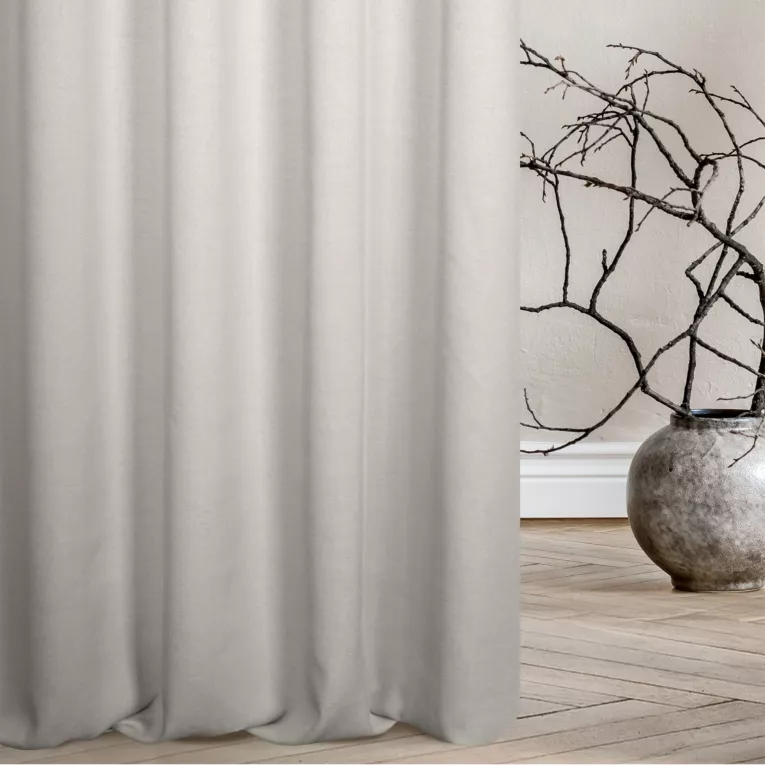 Zasłona szyta na taśmie 5 cm jasnosrebrna z tkaniny w stylu eko o naturalnym splocie