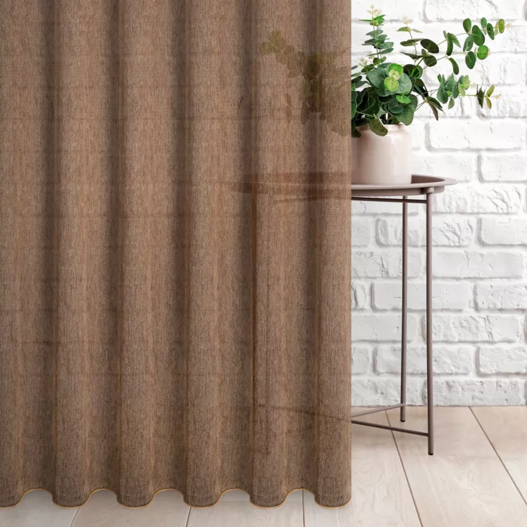 Tkanina firanowa siateczka z delikatnym połyskiem, wykończona obciążnikiem