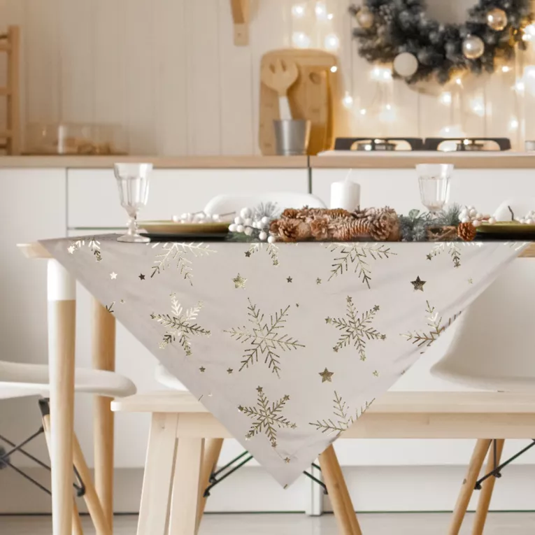 Obrus świąteczny 85x85 cm beżowo, szampański welwetowy zdobiony śnieżynkami