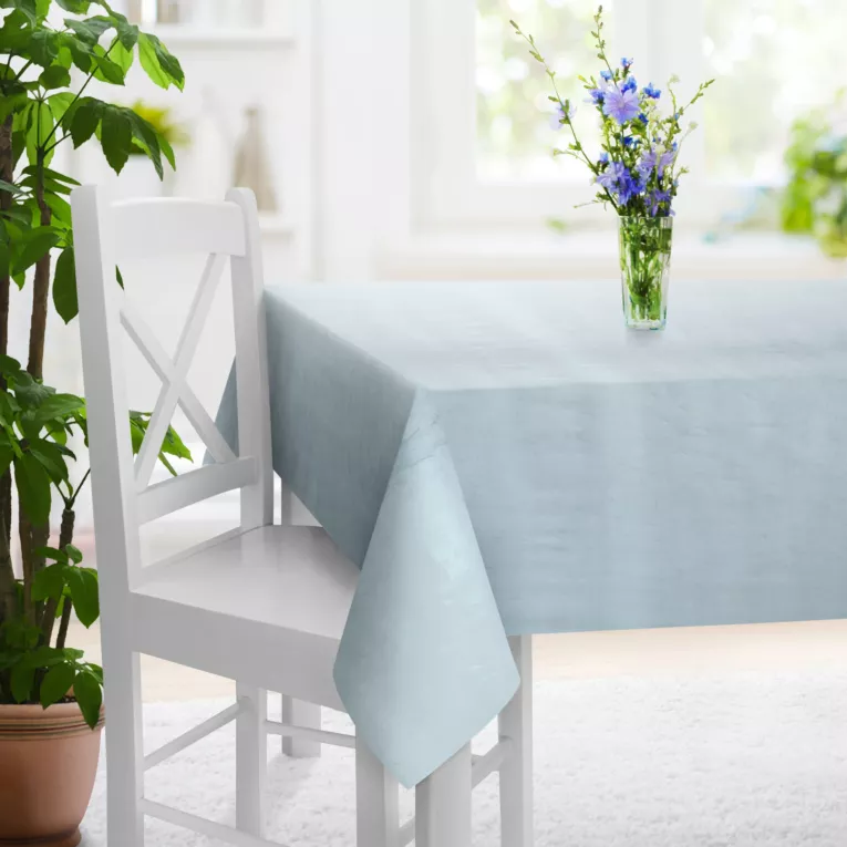 Obrus na wymiar błękitny z miękkiej półmatowej tkaniny welwetowej