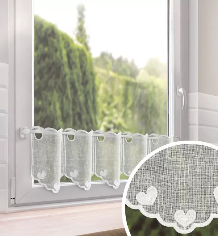 Tkanina firanowa zazdrostka zdobiona świątecznym haftem