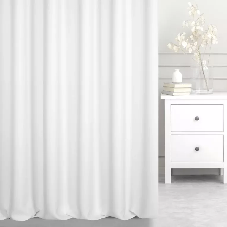 Zasłona szyta na taśmie 5 cm biała z gładkiej tkaniny typu blackout