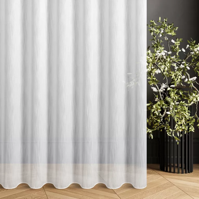 Firana szyta na taśmie 5 cm biała z matowej tkaniny o charakterystycznym jodełkowym wzorze, wykończona obciążnikiem