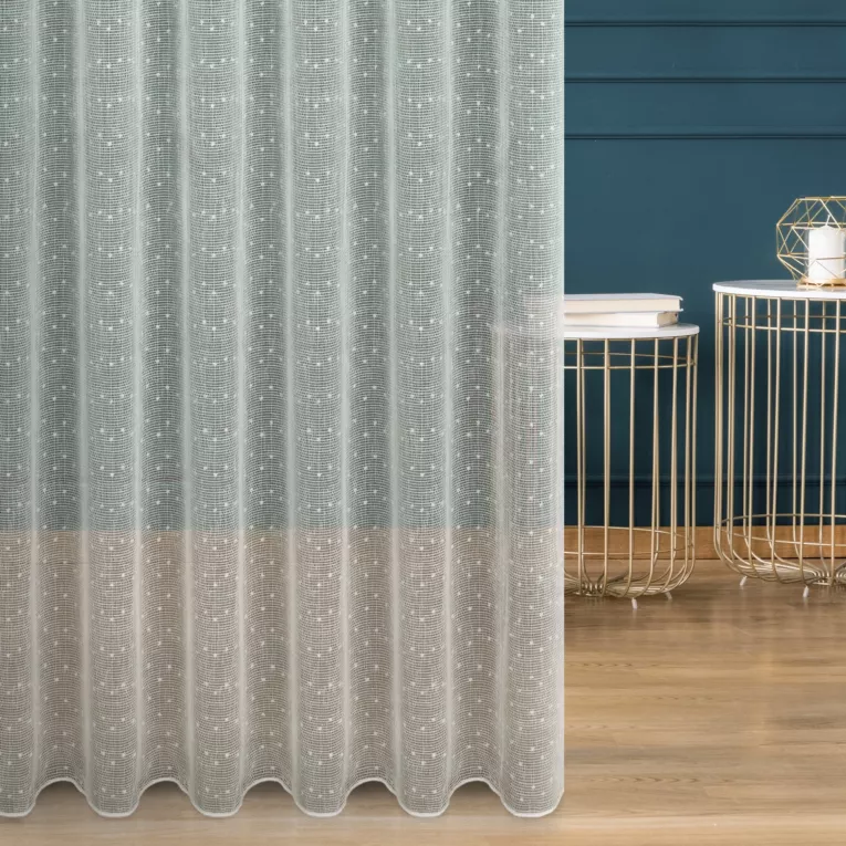 Tkanina firanowa matowa siateczka z subtelnym efektem deszczyku zakończona szwem obciążającym