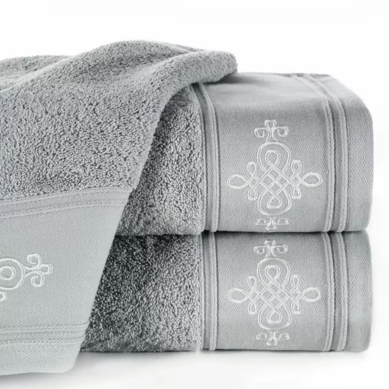 Ręcznik kąpielowy 50x90 cm bawełniany kolor srebrny z bordiurą zdobioną ornamentowym haftem 600 g/m2 KLAS 2