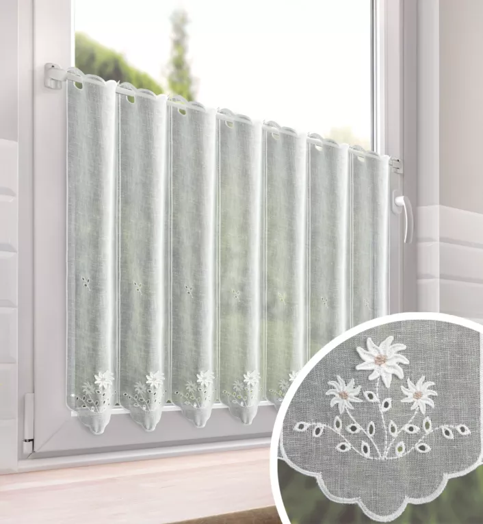 Tkanina firanowa zazdrostka zdobiona haftem w drobne kwiaty