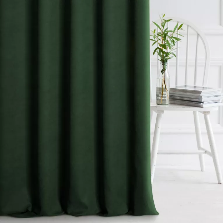 Zasłona szyta na taśmie 5 cm DORA - HIT ciemnozielona z miękkiej tkaniny o welurowej strukturze