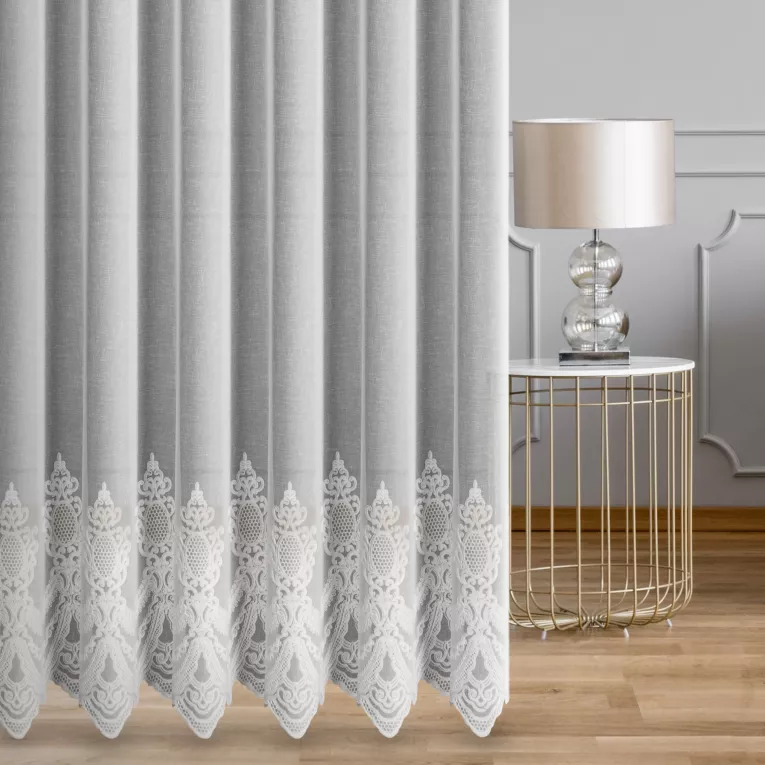 Firana szyta na taśmie 5 cm biała z etaminy zdobionej eleganckim haftem