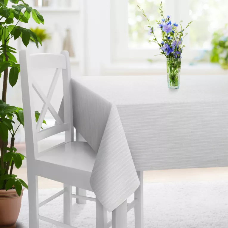 Obrus szyty naturalny z tkaniny z efektem melanżu wykończona obciążnikiem