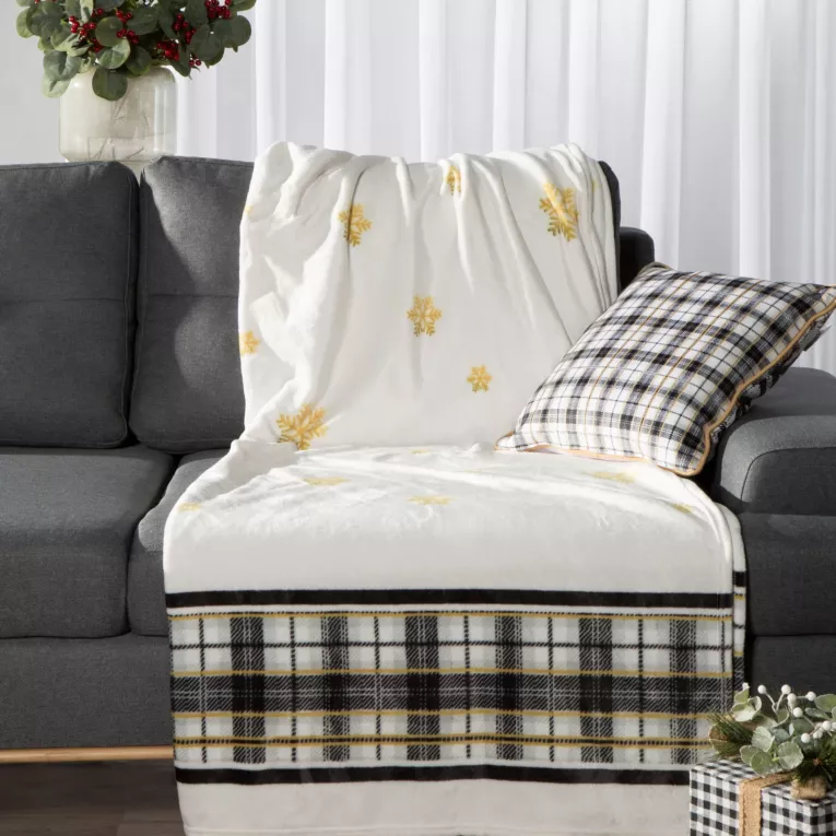 Koc akrylowy 150x200 cm biało, złoty świąteczny z motywem śnieżynek ANGEL