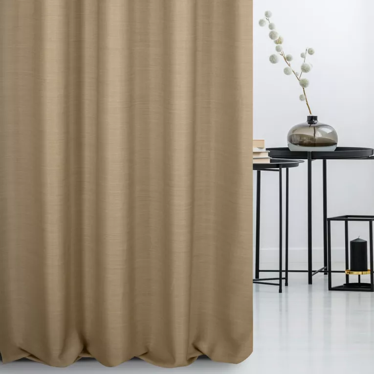 Zasłona szyta na flexach ciemnobeżowa z miękkiej tkaniny o naturalnym splocie w stylu ekologicznym