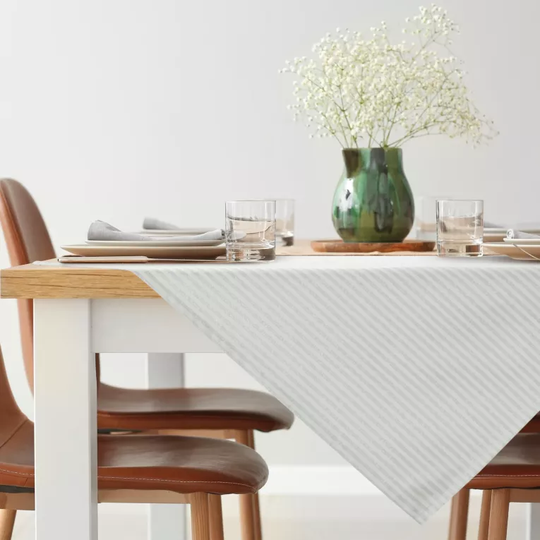 Obrus na stół naturalny 85x85 cm z żakardowej tkaniny FLASH świąteczny w prążki przetykany szampańską nicią