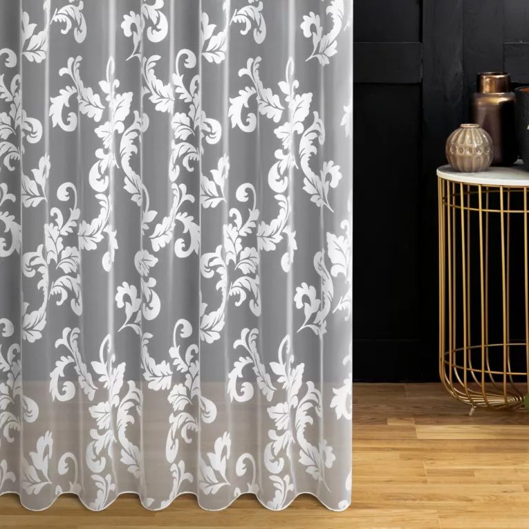 Firana szyta na taśmie 5 cm biała z ekskluzywnej tkaniny organtynowej z wzorem roślinnym, wykończona obciążnikiem