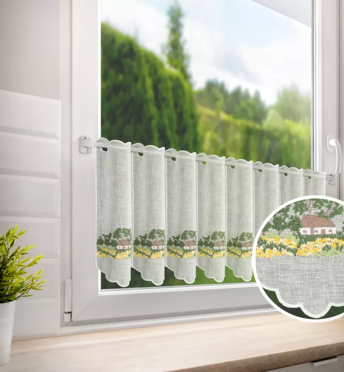 Tkanina firanowa zazdrostka z etaminy zdobiona haftem wiejskiego domku