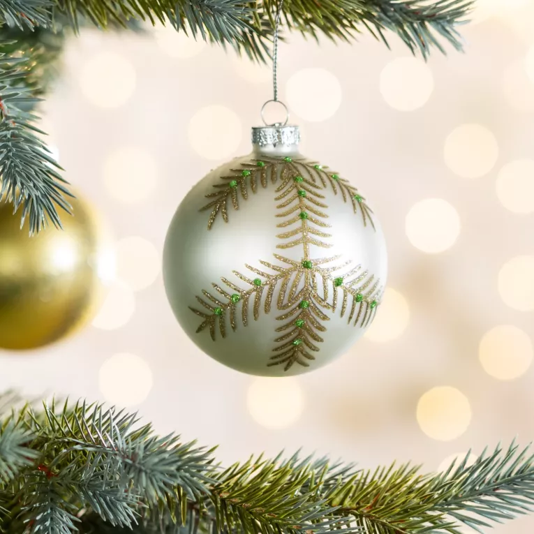 Bombka choinkowa ręcznie zdobiona brokatowym motywem gałązek