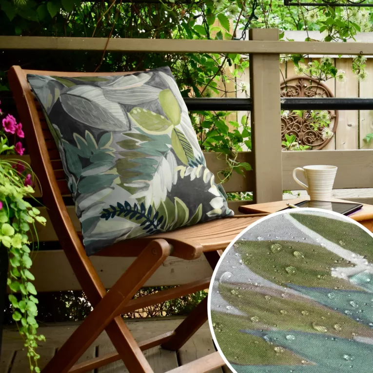 Poszewka na poduszkę 45x45 cm z tkaniny wodoodpornej zielono, szara idealna na taras oraz balkon zdobiona motywem roślinnym GARDEN