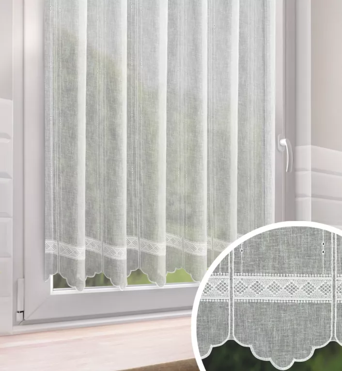 Firana szyta na taśmie 5 cm biała zazdrostka roletowa, z tkaniny typu eko, zdobiona geometrycznym haftem