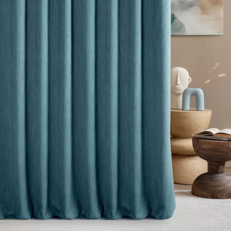 Zasłona szyta na taśmie 5 cm ciemnoniebieska z tkaniny o naturalnym splocie z efektem melanżu
