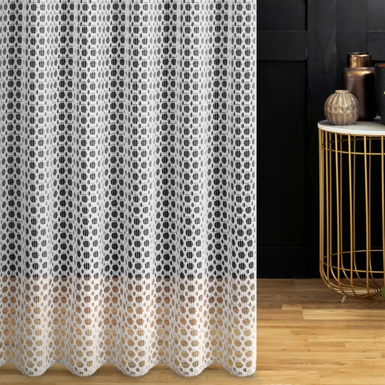 Firana szyta na taśmie 5 cm biała z tkaniny szenilowej o strukturze siatki, z błyszczącą nicią