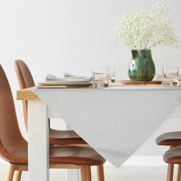 Bieżnik na stół biały 85x85 cm ALISA zdobiony złotą nicią tworzącą wzór pasków