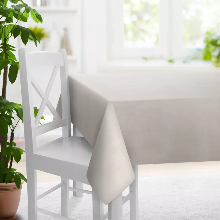 Obrus szyty szarobeżowy z miękkiej tkaniny welwetowej